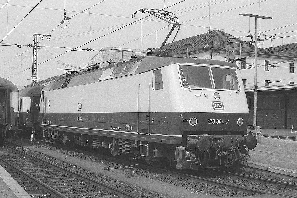 DB Baureihe 120 - Vorserie - N&uuml;rnberg Hbf