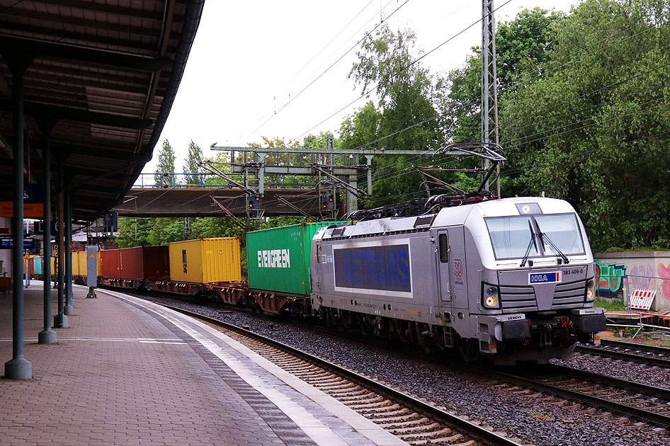 Eine Metrans Lok im Bahnhof Hamburg-Harburg
