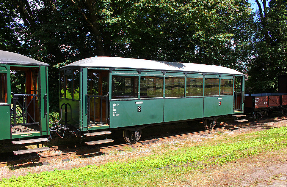 Der DEV Wagen 23 im Bahnhof Heiligenberg