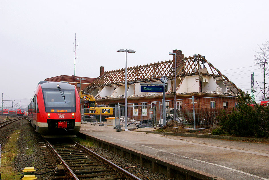 Der Bahnhof B&uuml;chen w&auml;hrend dem Abriss im Februar 2011