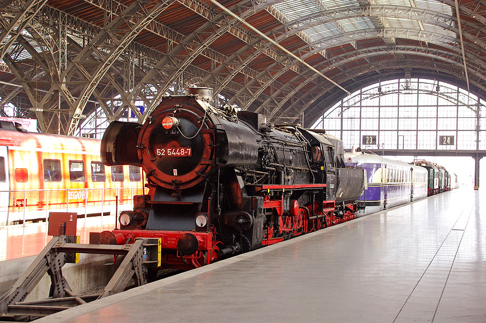 Dampflok Baureihe 52 in Leipzig Hbf
