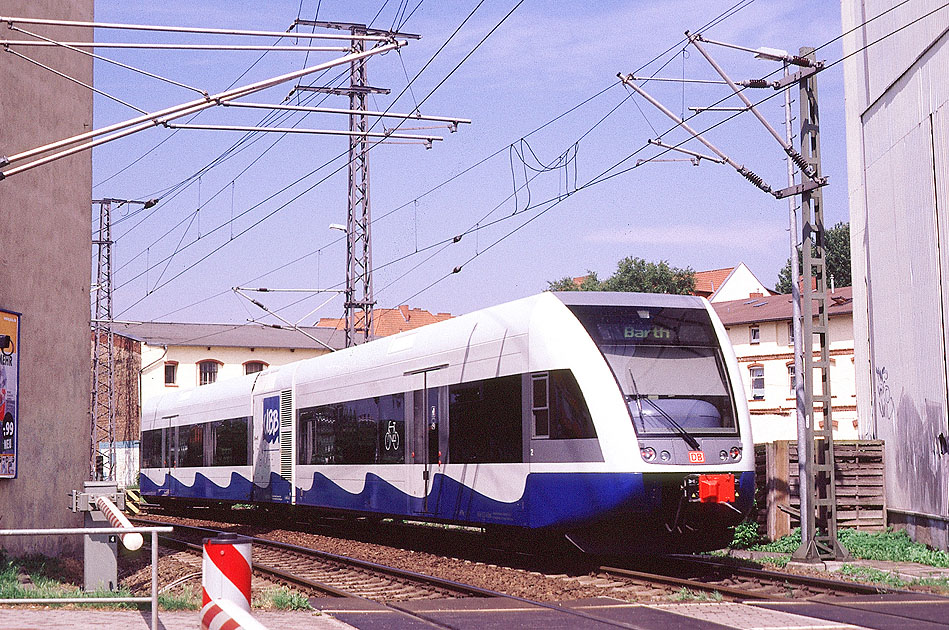 Ein Triebwagen der  Usedomer B&auml;derbahn in Stralsund
