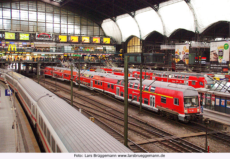 Doppelstockwagen in Hamburg Hbf