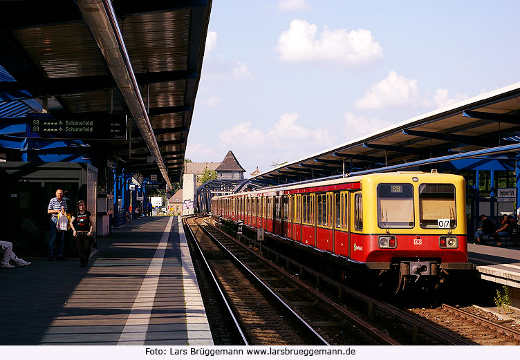 S-Bahn Bahnhof Treptower Park in Berlin
