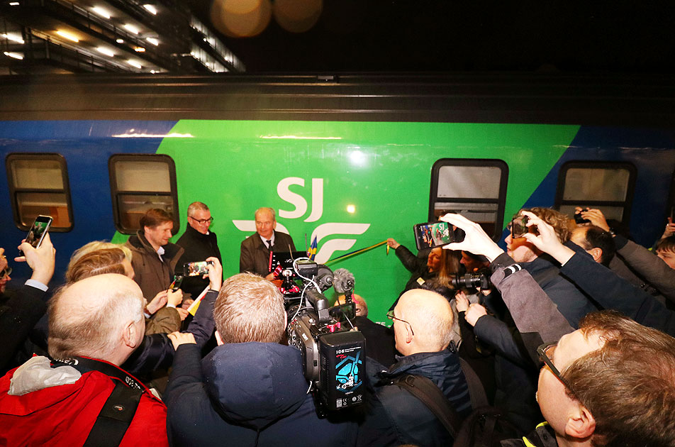 Der formal erste Nachtzug von Hamburg nach Stockholm in Hamburg-Altona