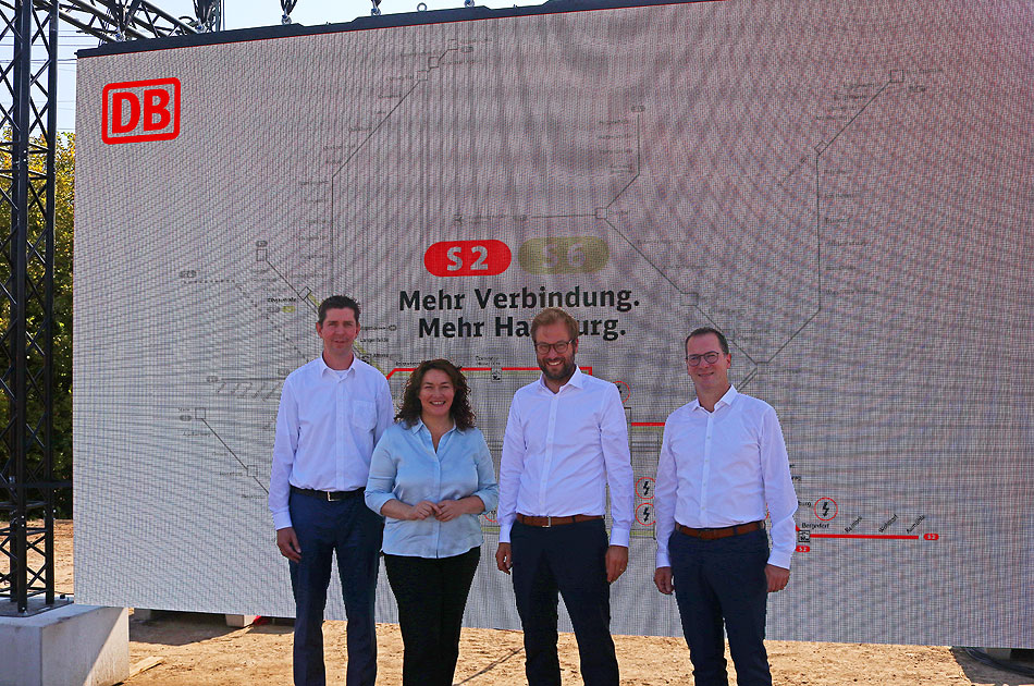 Mehr Strom für die Hamburger S-Bahn: Am 6. September 2024 feierte die Hamburger S-Bahn (S-Bahn Hamburg GmbH) den ersten Spatenstich. Links Jan Schröder der Geschäftsführer der S-Bahn Hamburg GmbH, Ingrid Felipe die Vorständin Infrastrukturplanung und -projekte DB InfraGO, Dr. Anjes Tjarks der Senator für Verkehr und Mobilitätswende und rechts Dr. Andreas Hoffknecht der Geschäftsführer Technik bei DB Energie GmbH 