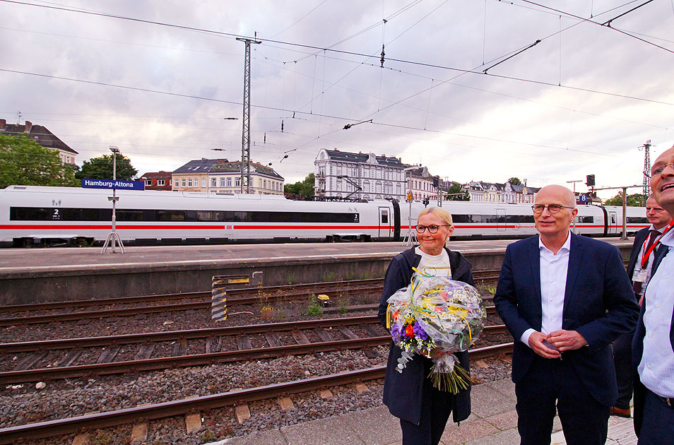 Eva-Maria Tschentscher und Dr. Peter Tschentscher Hamburgs Erster Bürgermeister im Bahnhof Hamburg-Altona