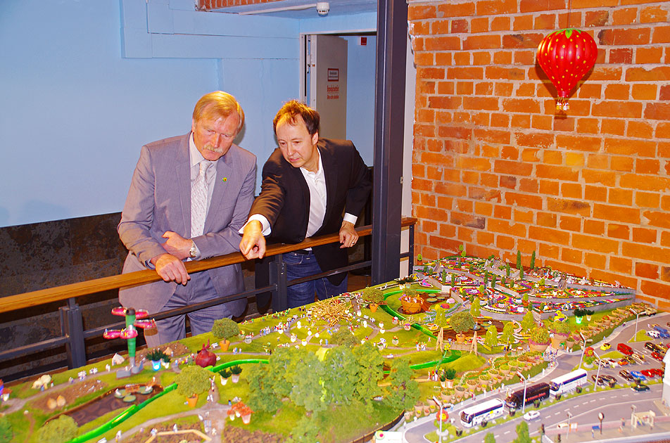 Heiner Baumgarten von der IGS und Freddy Braun vom Miniatur Wunderland