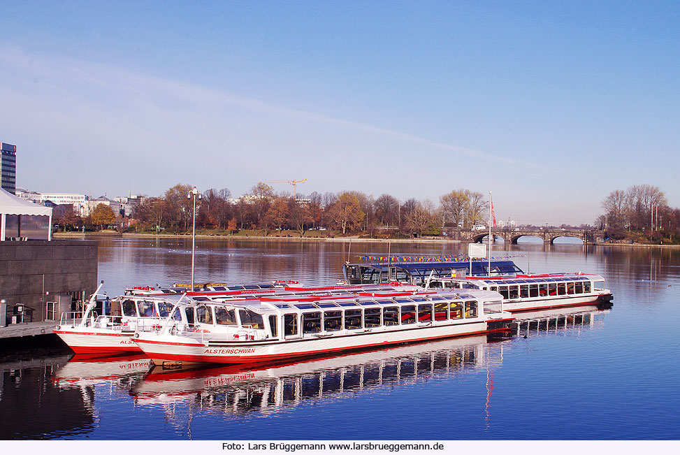 Der Alsterdampfer Alsterschwan in Hamburg