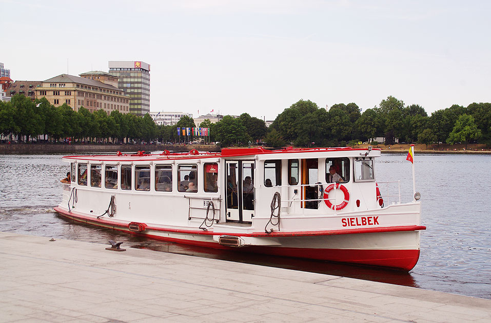 Alsterdampfer Sielbek am Jungfernstieg