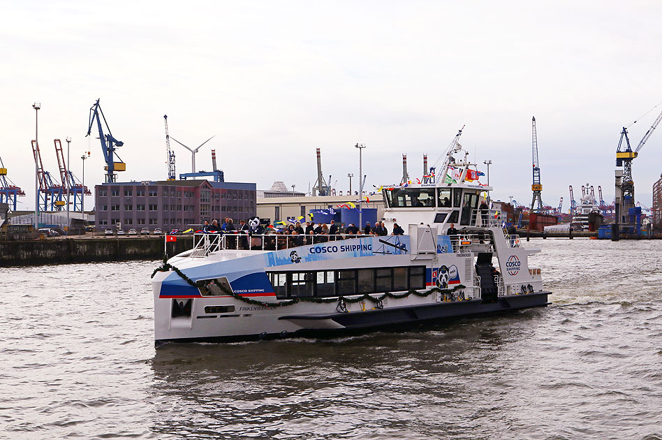 Das HADAG Schiff Finkenwerder nach seiner Taufe