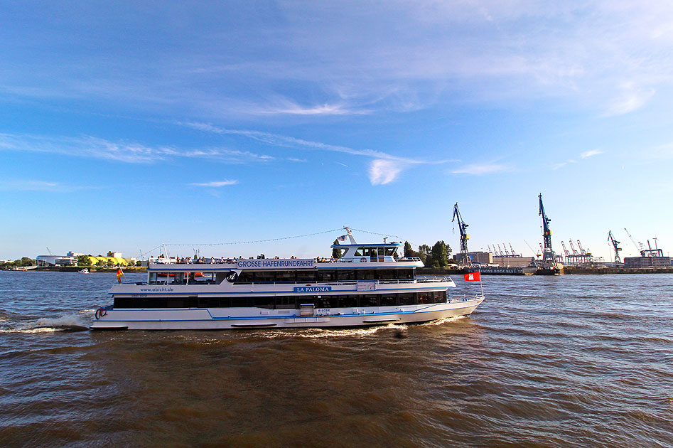 Das Abicht Schiff La Paloma an den St. Pauli Landungsbrücken in Hamburg