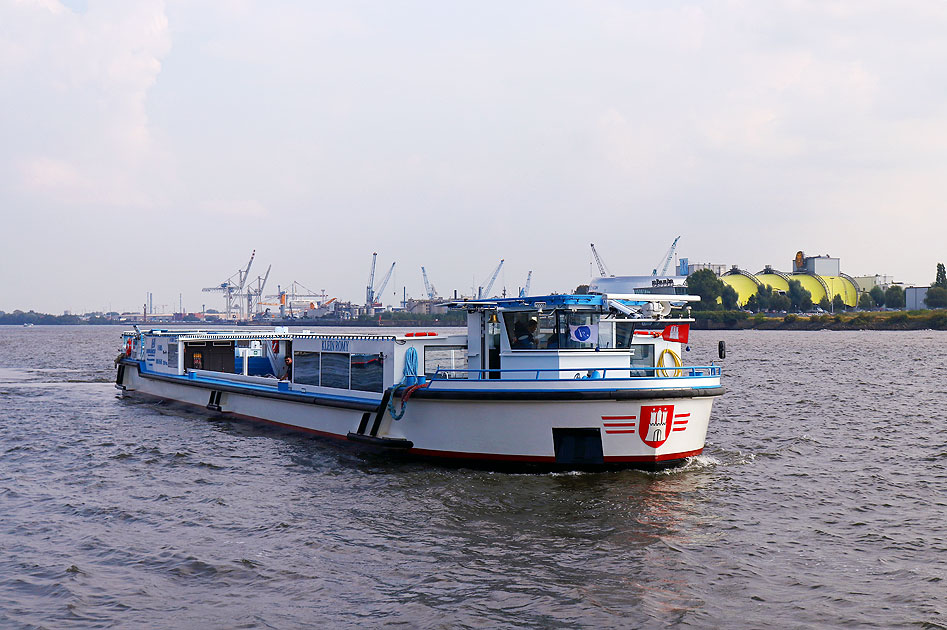 Das Abicht Schiff Klein Romy an den St. Pauli Landungsbrücken in Hamburg auf der Elbe