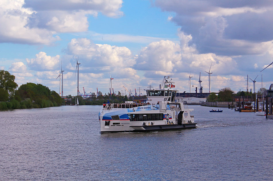 Das HADAG Schiff Finkenwerder in Finkenwerder