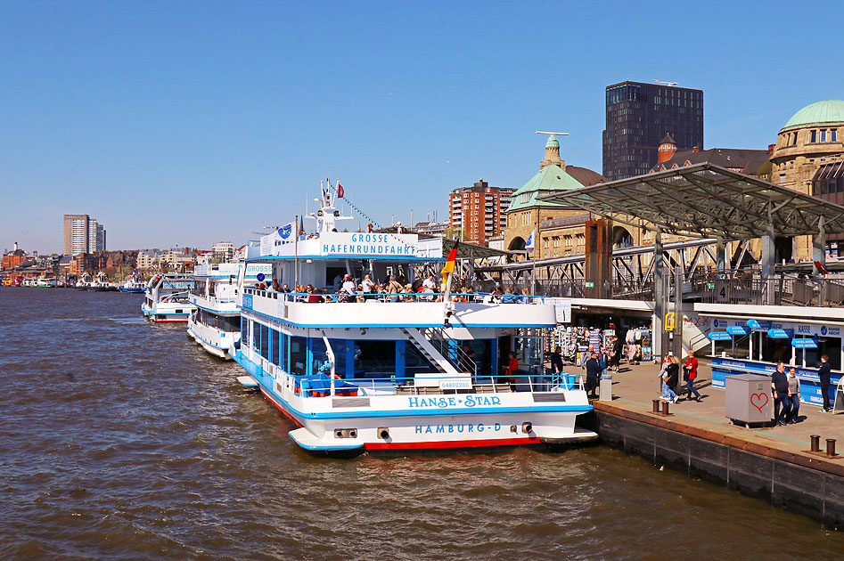Abicht Schiffe an den St. Pauli Landungsbrücken
