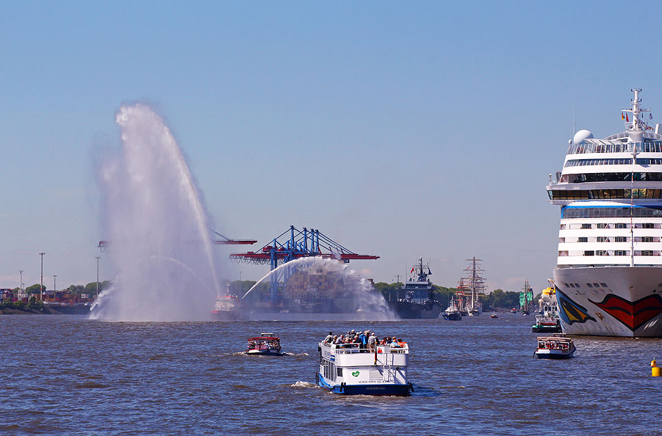 Die Serrahn Queen beim Hamburger Hafengeburtstag