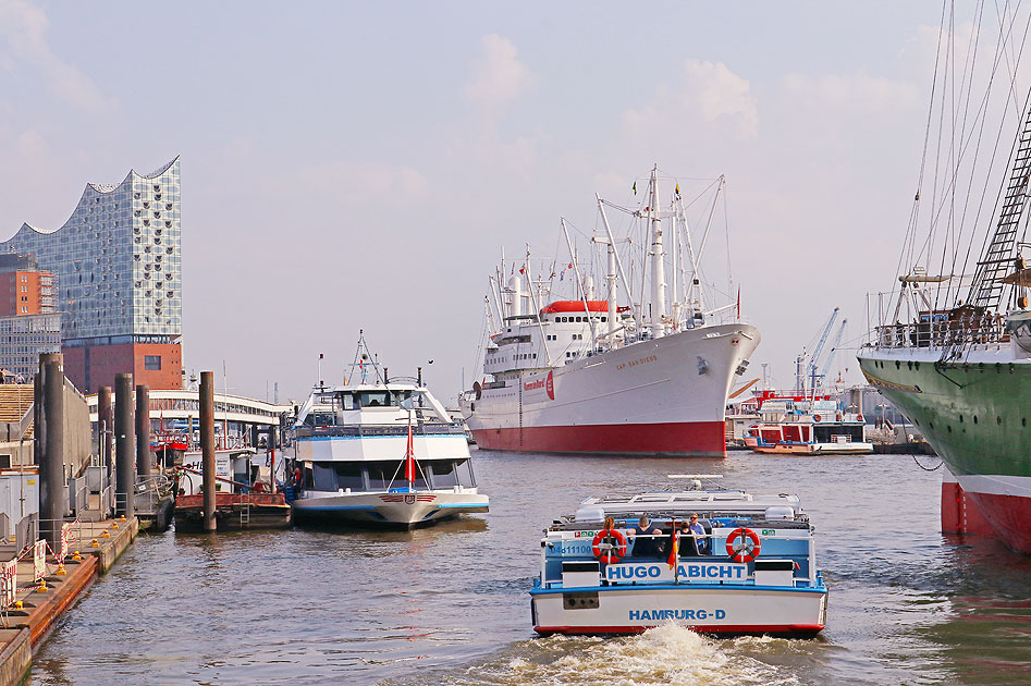 Die Barkasse Hugo Abicht in Hamburg