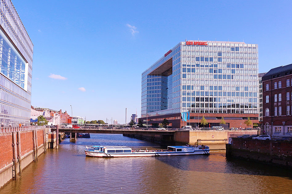 Die Barkasse Klein Romy von Abicht in Hamburg im Zollkanal