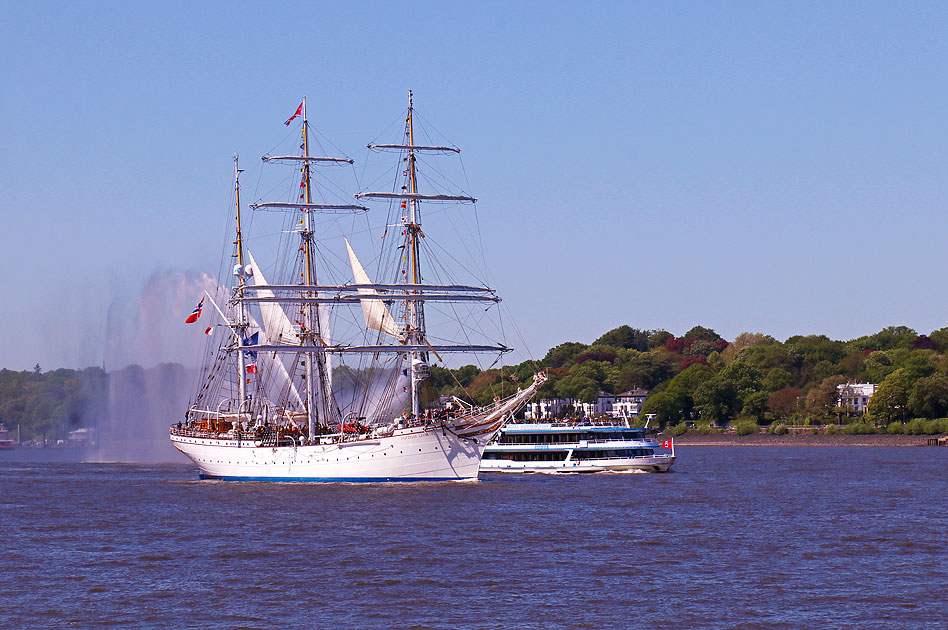 Die Statsraad Lehmkuhl beim Hamburger Hafengeburtstag