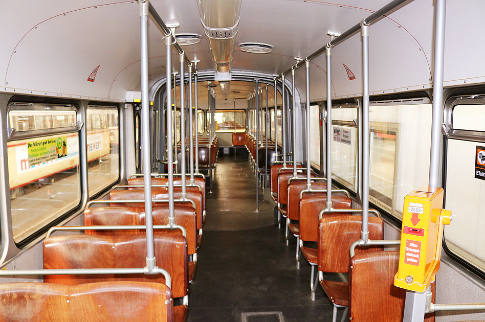 Der BSAG Wagen 446 von Innen im Straßenbahnmuseum