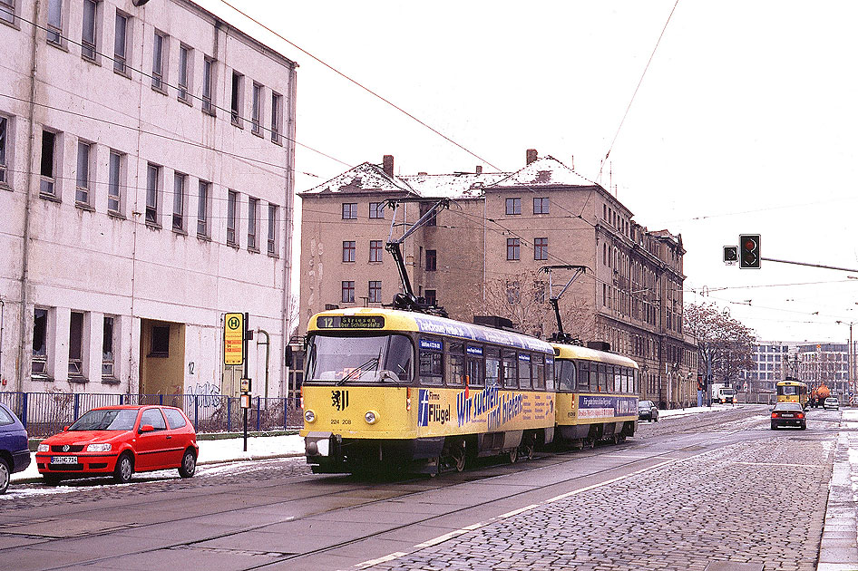 Straßenbahn Dresden Haltestelle Friedrichstadt Tatra