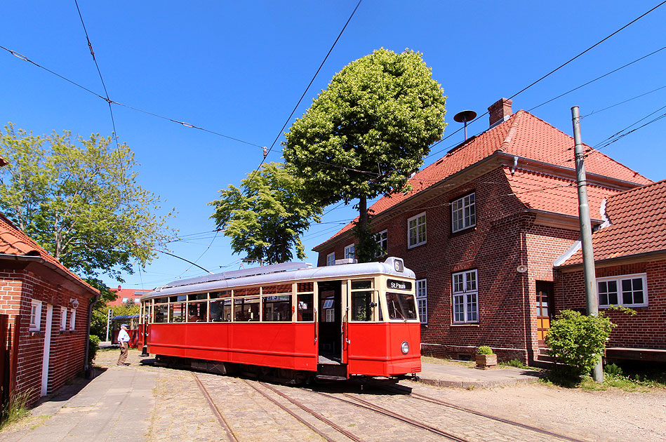 Die Hamburger Stra&szlig;enbahn - Wagen 2970 am Sch&ouml;nberger Strand