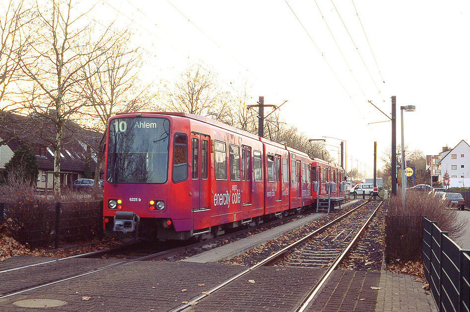 Die Stra&szlig;enbahn in Hannover an der Endhaltestelle Ahlem