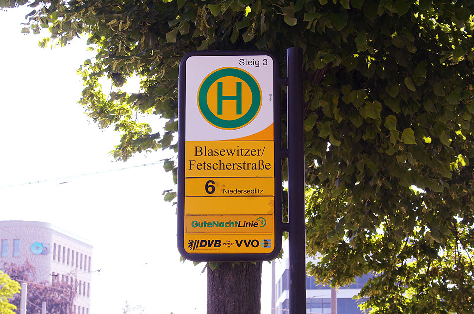 Die Haltestelle Blasewitzer Stra&szlig;e / Fetscherstra&szlig;e der Stra&szlig;enbahn in Dresden