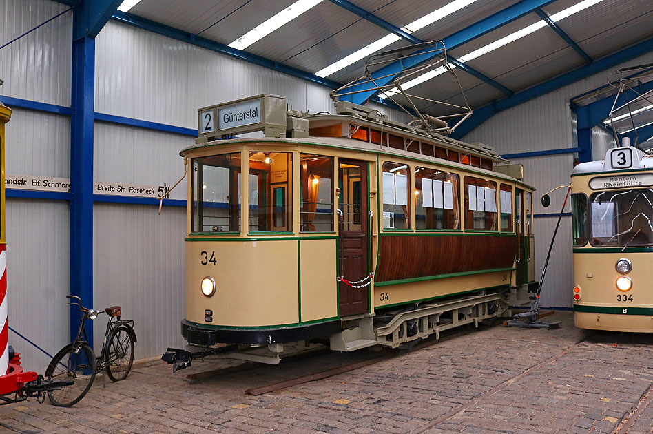 Der Wagen 34 von der Stra&szlig;enbahn Freiburg im Breisgau