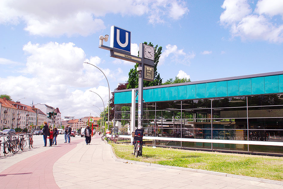 Die U-Bahn Haltestelle Schlump in Hamburg