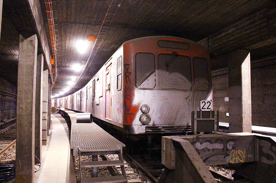 Die DT1 Museumswagen der Hamburger Hochbahn im Kehrgleis Horner Rennbahn