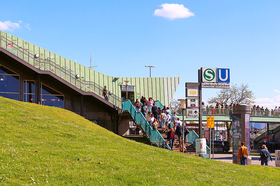 Der Bahnhof Landungsbrücken in Hamburg