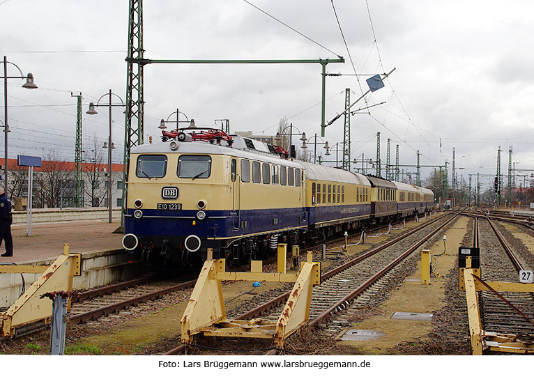 DB Baureihe 110 mit dem Rheingold in Dresden