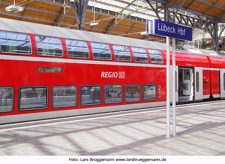 Lübeck Hbf mit einem Regionalexpress aus Hamburg Hbf