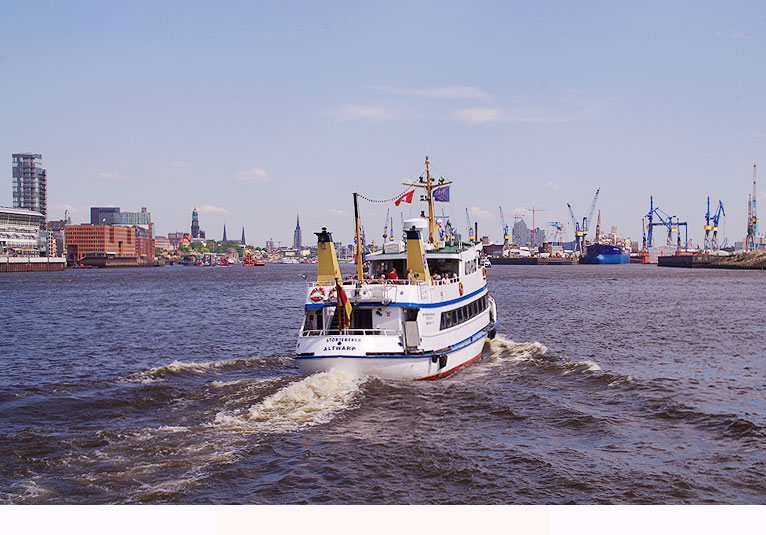 Hafenrundfahrt Schiff im Hamburger Hafen auf der Elbe