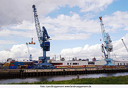 Ostbanen Triebwagen im Hamburger Hafen