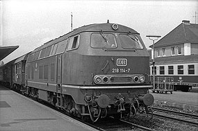 Die 218 114-7 im Bahnhof Itzehoe