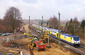 Ein Metronom-Zug im Bahnhof Ashausen