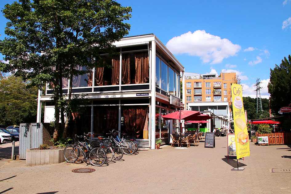 Die Einkaufsstraße in Rissen in Hamburg