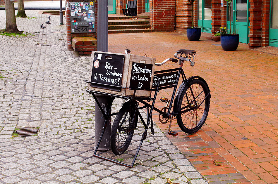 Historisches Farrad auf dem Hamburger Fischmarkt