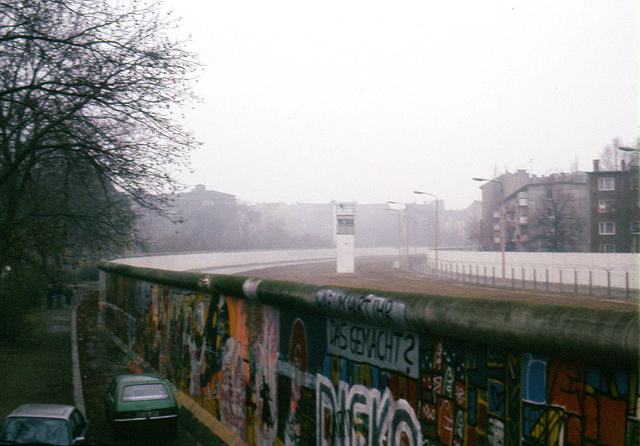 Die Berliner Mauer in Kreuzberg zwischen Bethaniendamm und Engeldamm / Fritz-Heckert-Straße