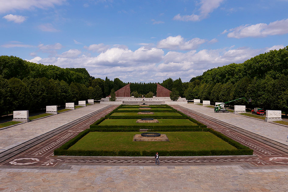 Der Treptower Park mit dem sowjetischen Ehrenmal
