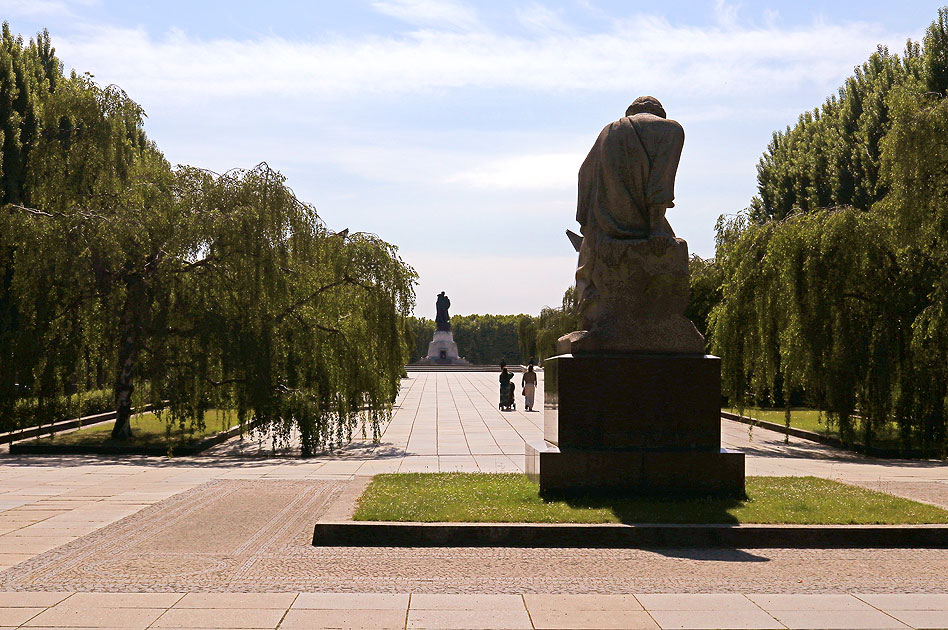 Der Treptower Park in Ost-Berlin