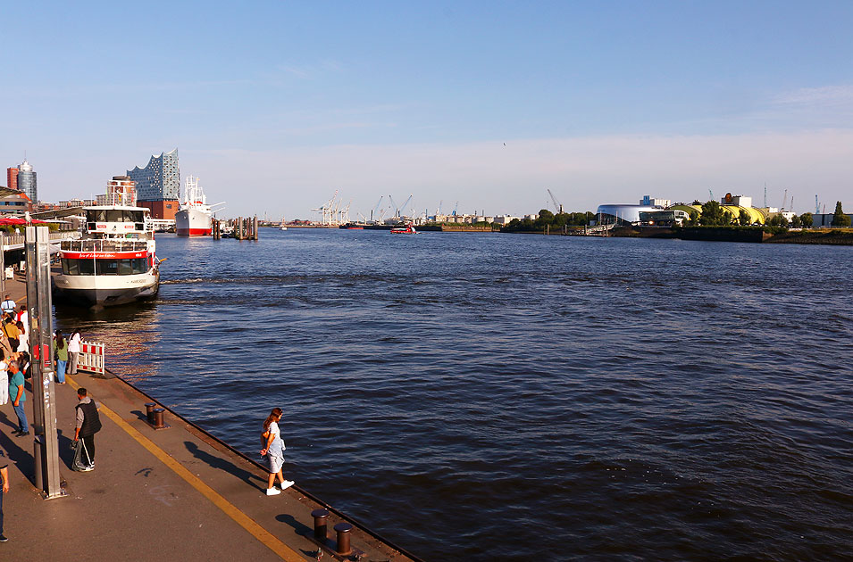 Landungsbrücken, Elbe, Anleger in Hamburg