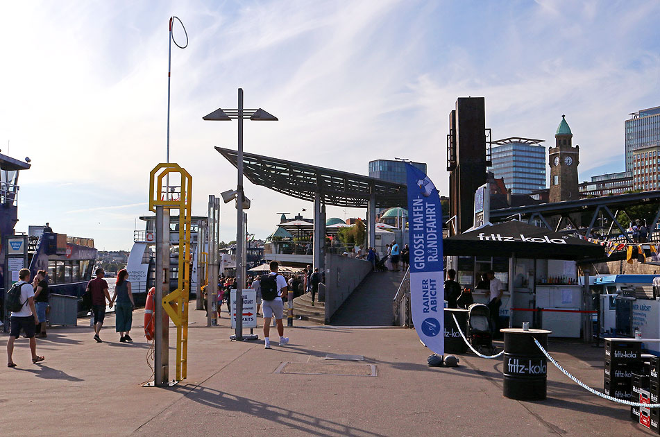 Die Brücke 1 an den St. Pauli Landungsbrücken