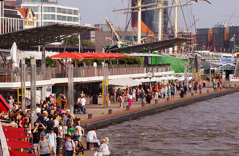 Der Anleger an den St. Pauli Landungsbrücken in Hamburg