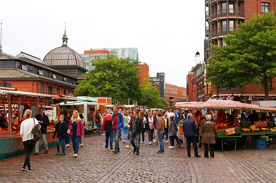 Der Fischmarkt in Hamburg ist eine Touristenattraktion