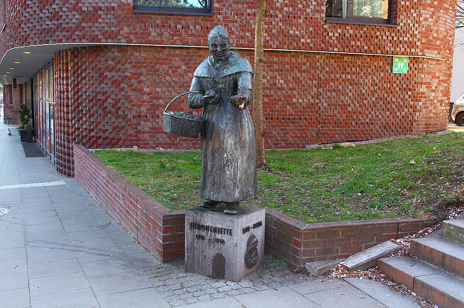 Das Denkmal für Zitronenjette vor dem Hamburger MIchel