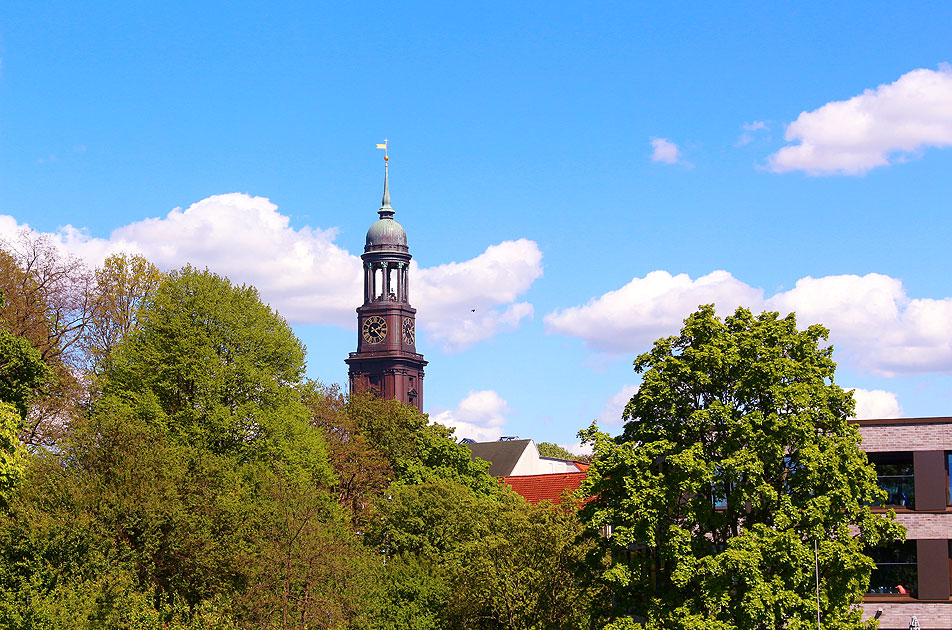 Der Hamburger Michel von den St. Paui Landungsbrücken