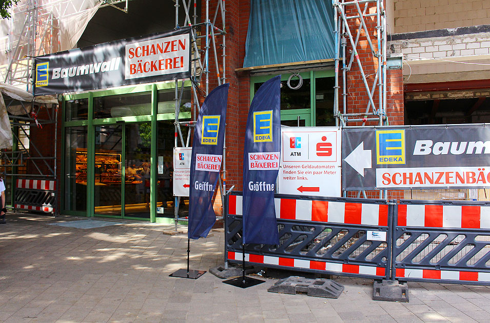Der Edeka und die Schanzenbäckerei am Baumwall in Hamburg
